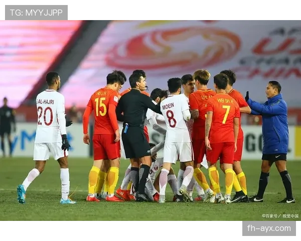 黄潜战术再现引领革新，足球比赛中精彩瞬间备受瞩目