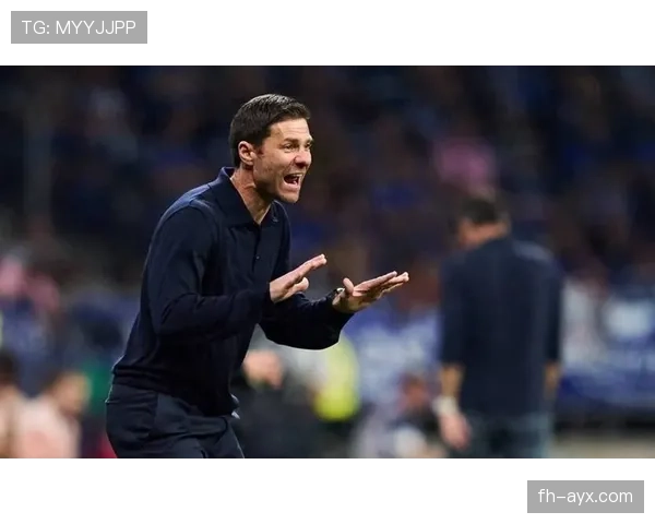 阿隆索闪耀中场，引领球队展现卓越团队协作