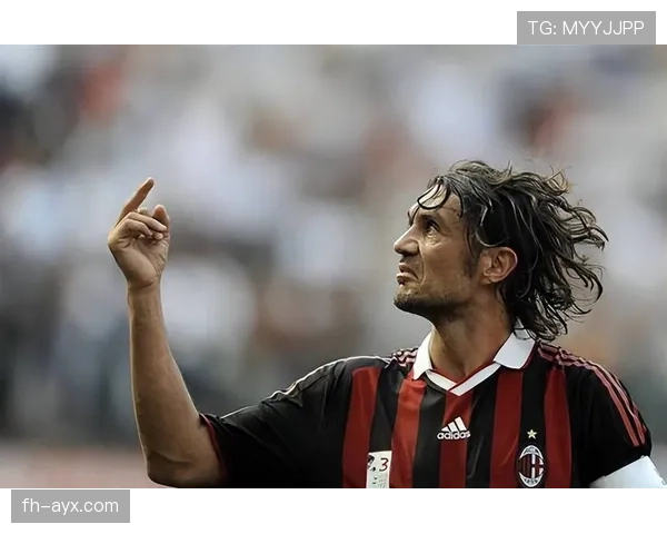 马尔蒂尼足球美学：优雅与胜利之间的艺术之旅探讨